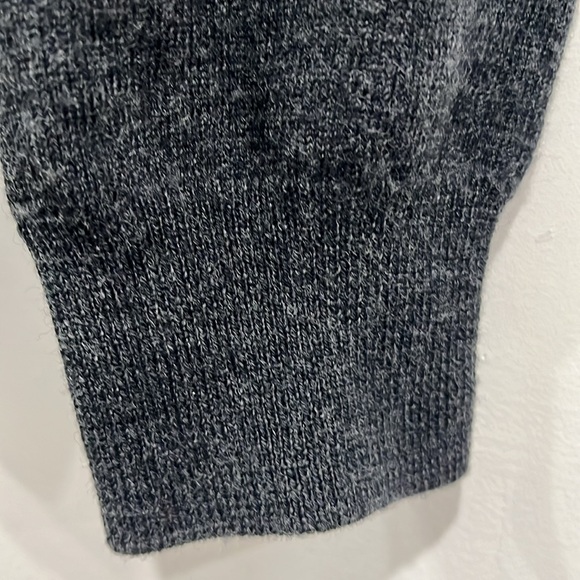 I. Crew Italian Merino Wool V Neck sweater in Charcoal size S - Picture 6 of 9